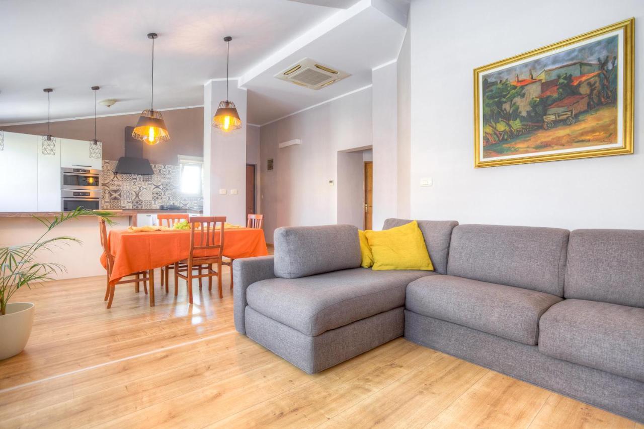 Diconi Apartment พูลา ภายนอก รูปภาพ