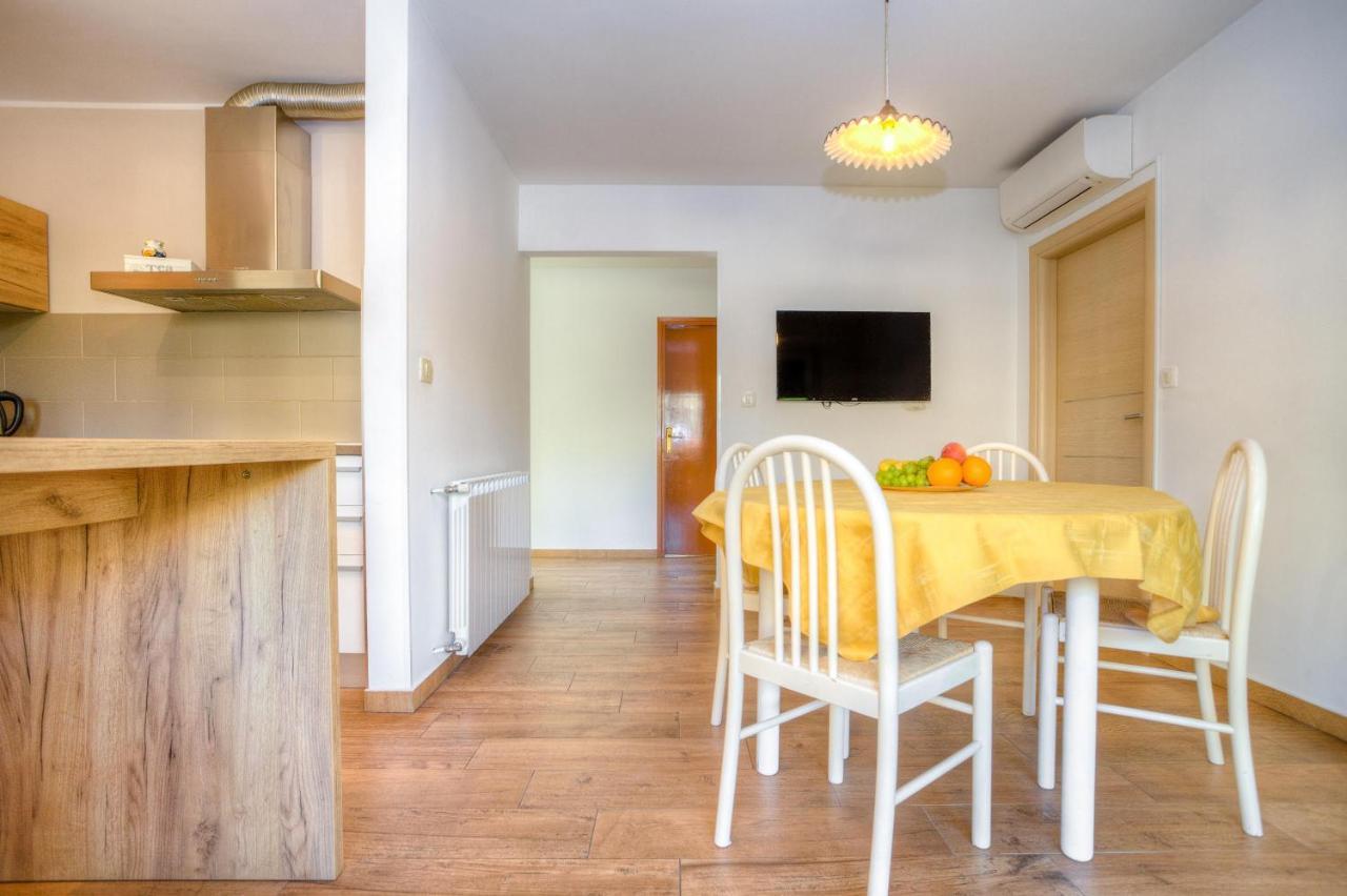 Diconi Apartment พูลา ภายนอก รูปภาพ